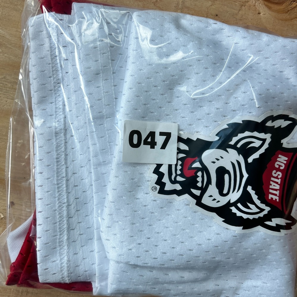 NEW NC State Wolfpack Womens Cropped Crew Jersey Large Colosseum Football Shirt - Picture 9 of 9